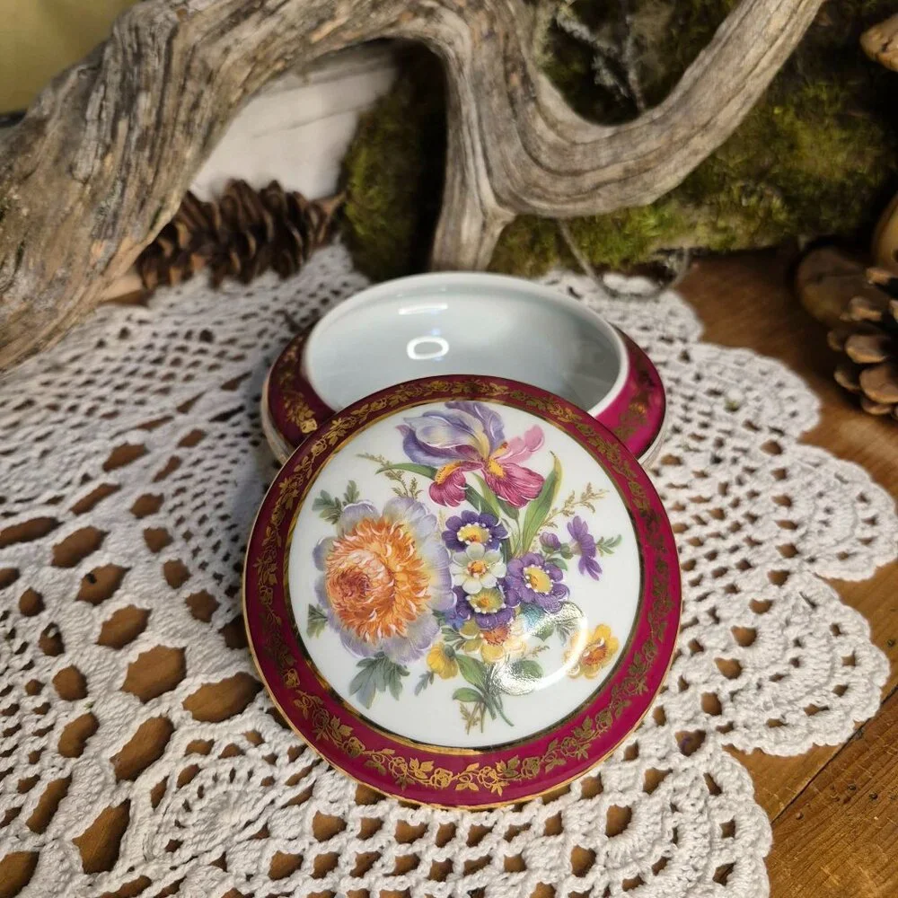 Vintage Limoges Porcelain Round Fushia Pink & Gold Trinket Box - Picture 6 of 10